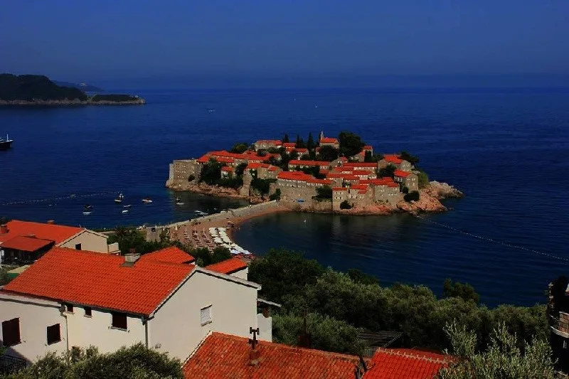 Обновленное описание всех курортов Черногории: расположение, отдых и цены 4 Остров Святого Стефана