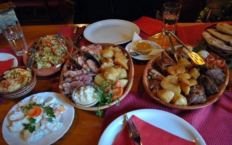 How to organize an independent vacation in Budva 5 kuhnia-chernogoria