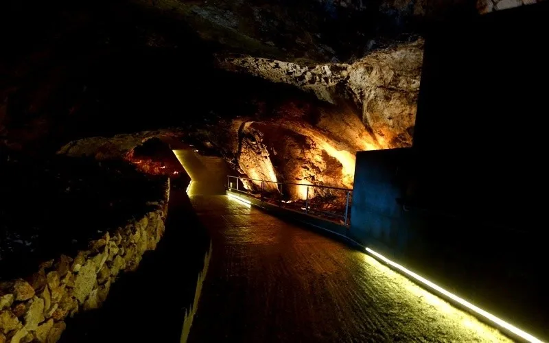 Липская пещера