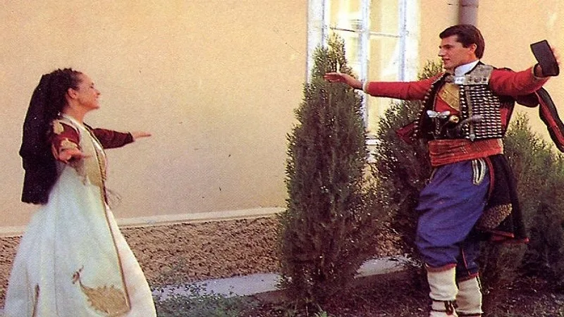 Как организовать свадьбу в Черногории: традиции страны, место проведения церемонии, цены 4 Наряды для молодоженов