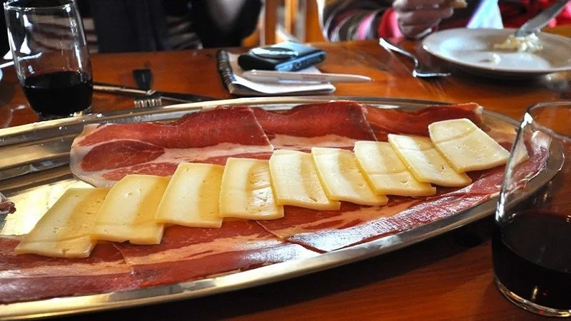 Montenegrin cream recipe: ingredients, preparation, usefulness of the product 2 Каймак по-черногорски