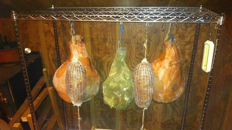 How prosciutto is made in Montenegro: recipe, composition, advice on transportation and storage 2 Приготовление пршута