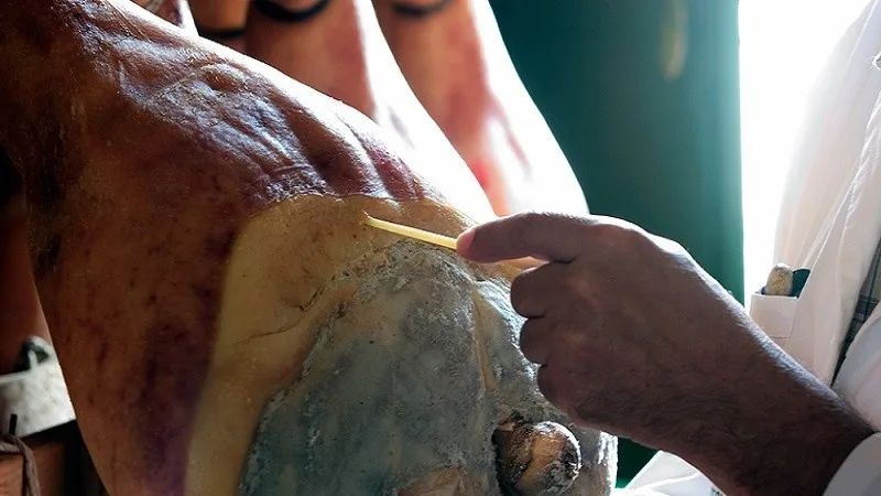 How prosciutto is made in Montenegro: recipe, composition, advice on transportation and storage 3 Проверка готовности пршута