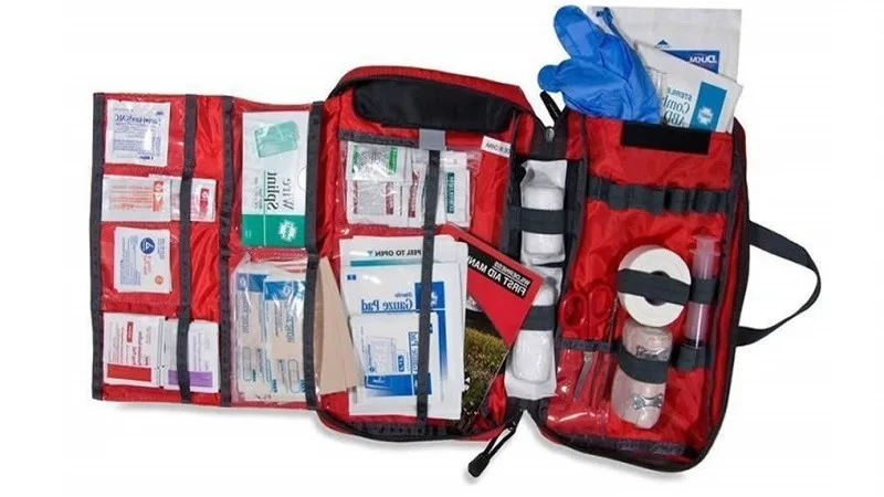 Proper packing of a backpack for a hiking trip, tips for tourists 5 Аптечка в поход