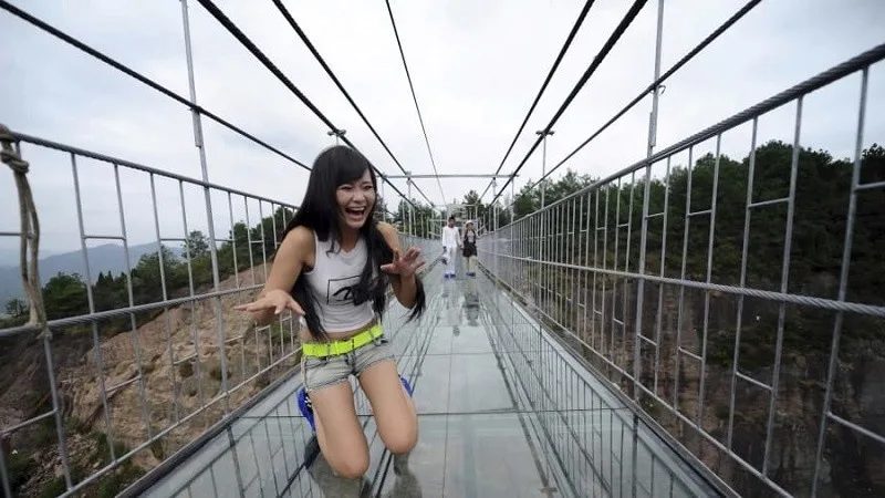 Стеклянный мост в Китае