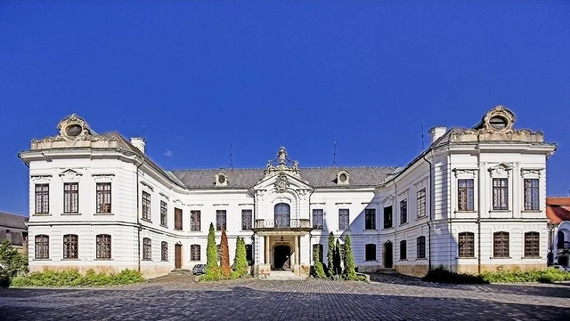 Епископский дворец